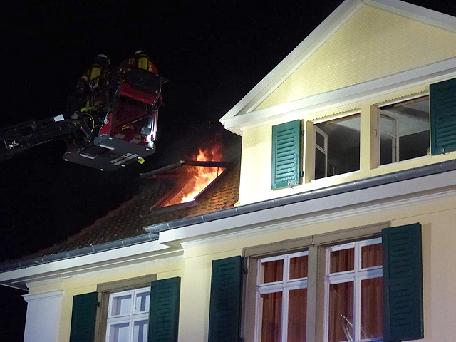 Dachstuhlbrand in einem Wohngebäude