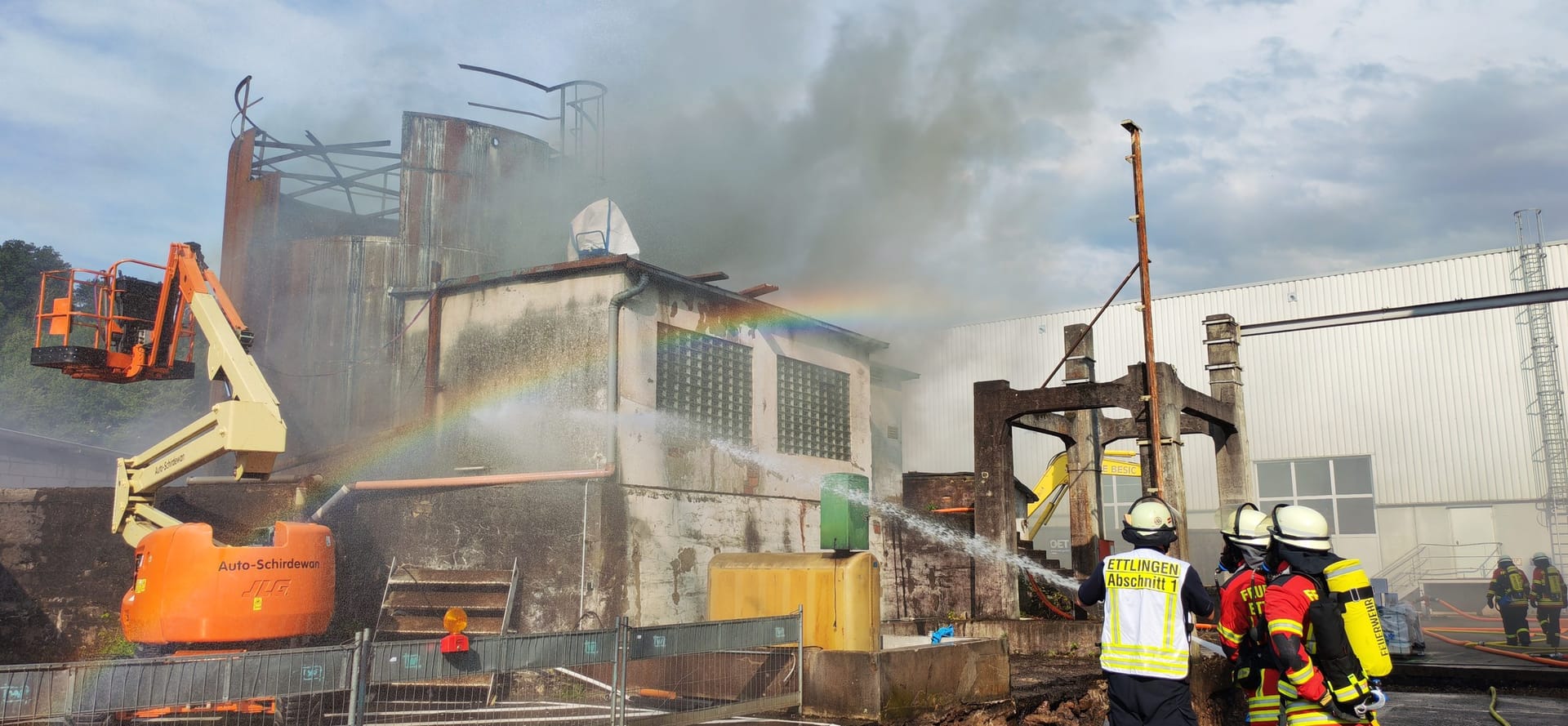 Dachstuhlbrand mit Gasflaschen